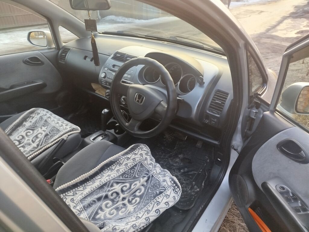Honda Fit: 2002 г., 1.3 л, Вариатор, Бензин, Седан: фото 2