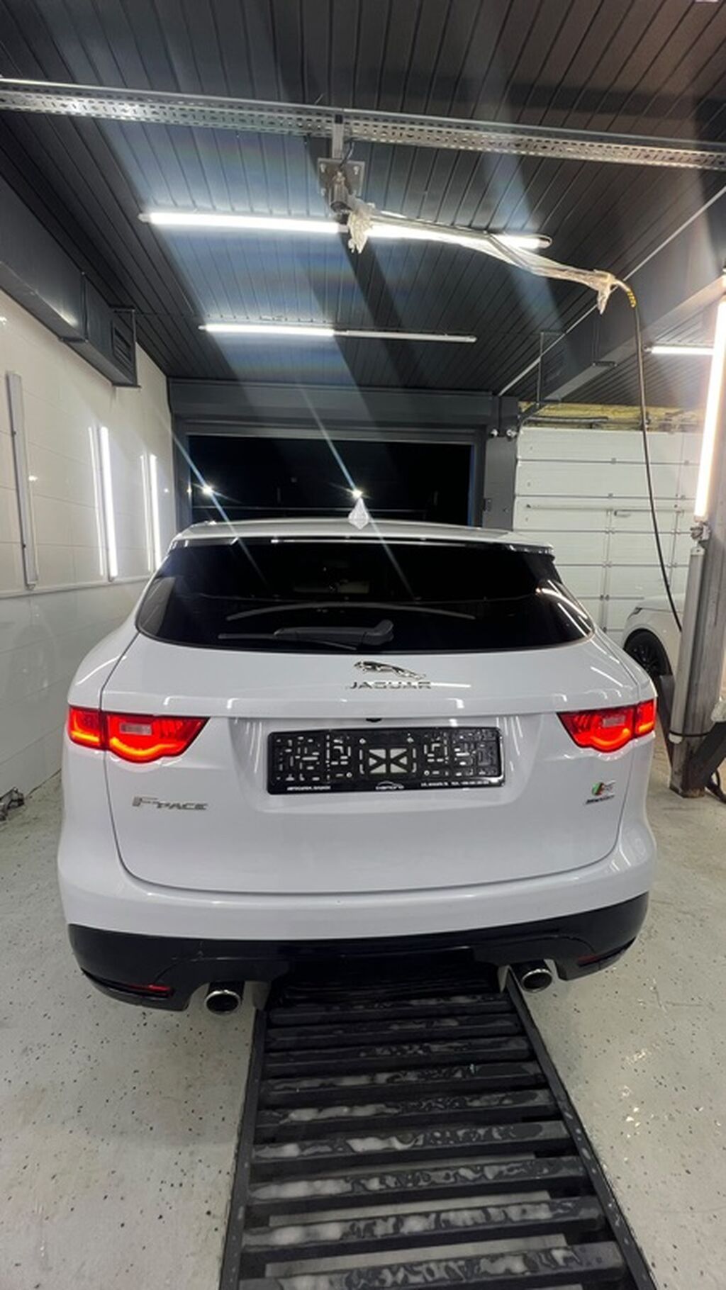 Jaguar F-Pace: 2018 г., 3 л, Автомат, Бензин, Кроссовер: фото 5