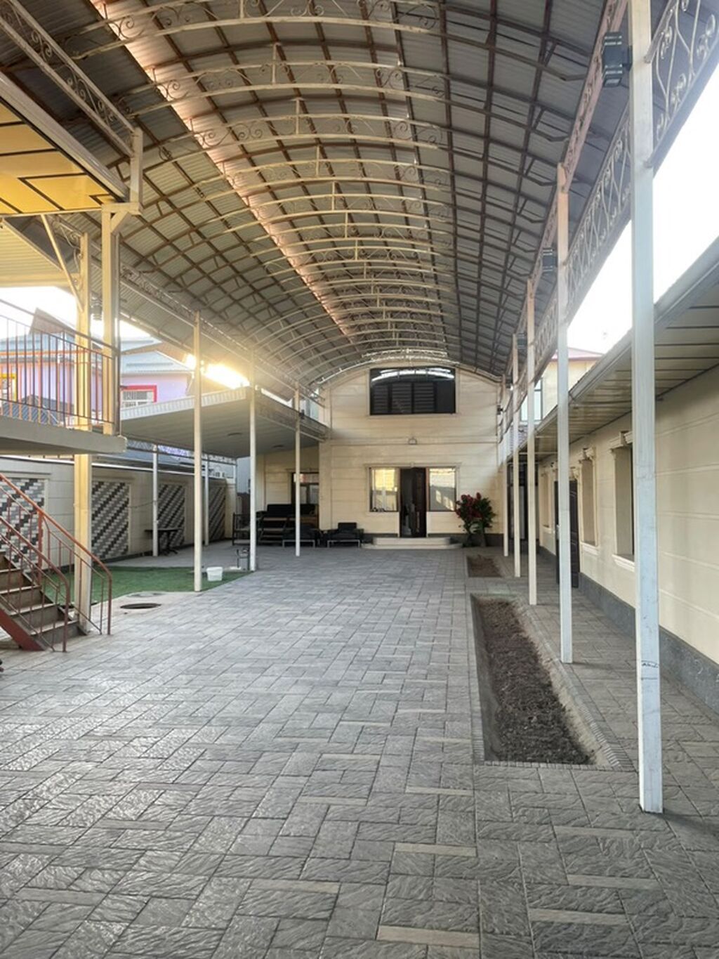 6 комнат и более, 500 м², 8 соток, Бишкек, Западный (новый) автовокзал Собственник: фото 2