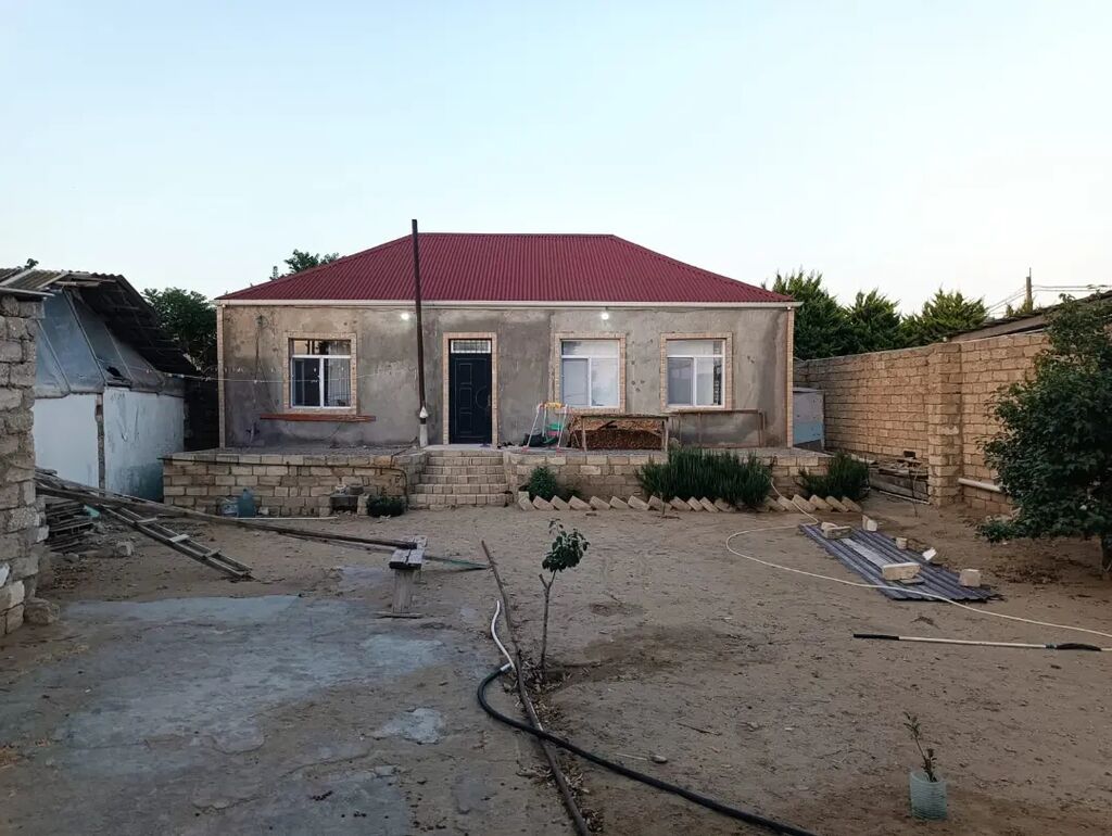 Həyət evi satılır - 1 mərtəbəli, manqal damlı (qırmızı metal kirəmit)