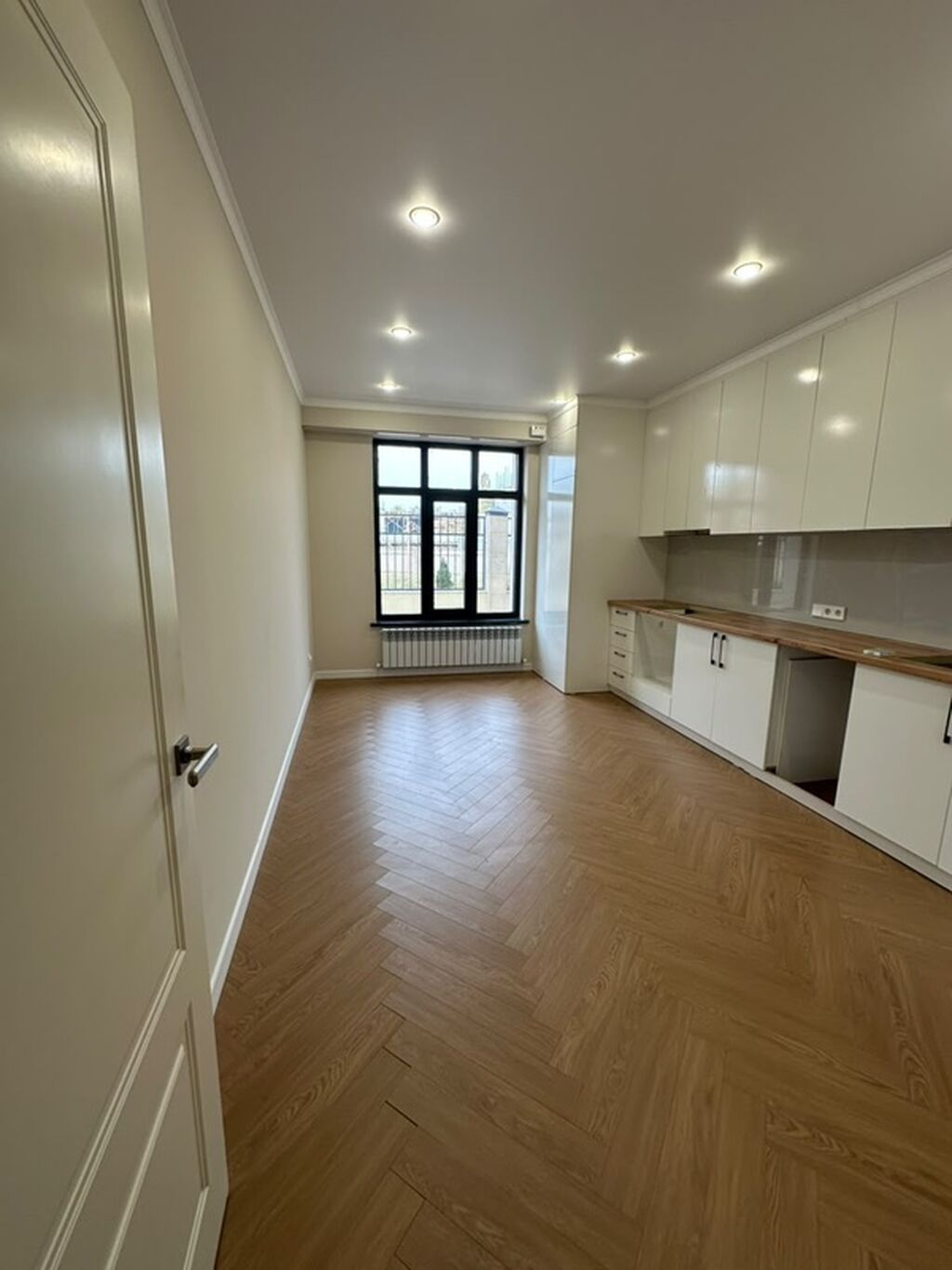 3 комнаты, 81 м², Киргизия 1 Элитка, 1 этаж, Дизайнерский ремонт