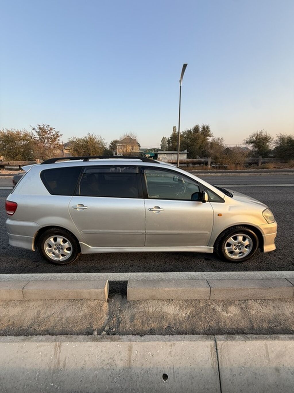 Toyota Ipsum: 2002 г., 2.4 л, Автомат, Бензин, Минивэн: фото 6