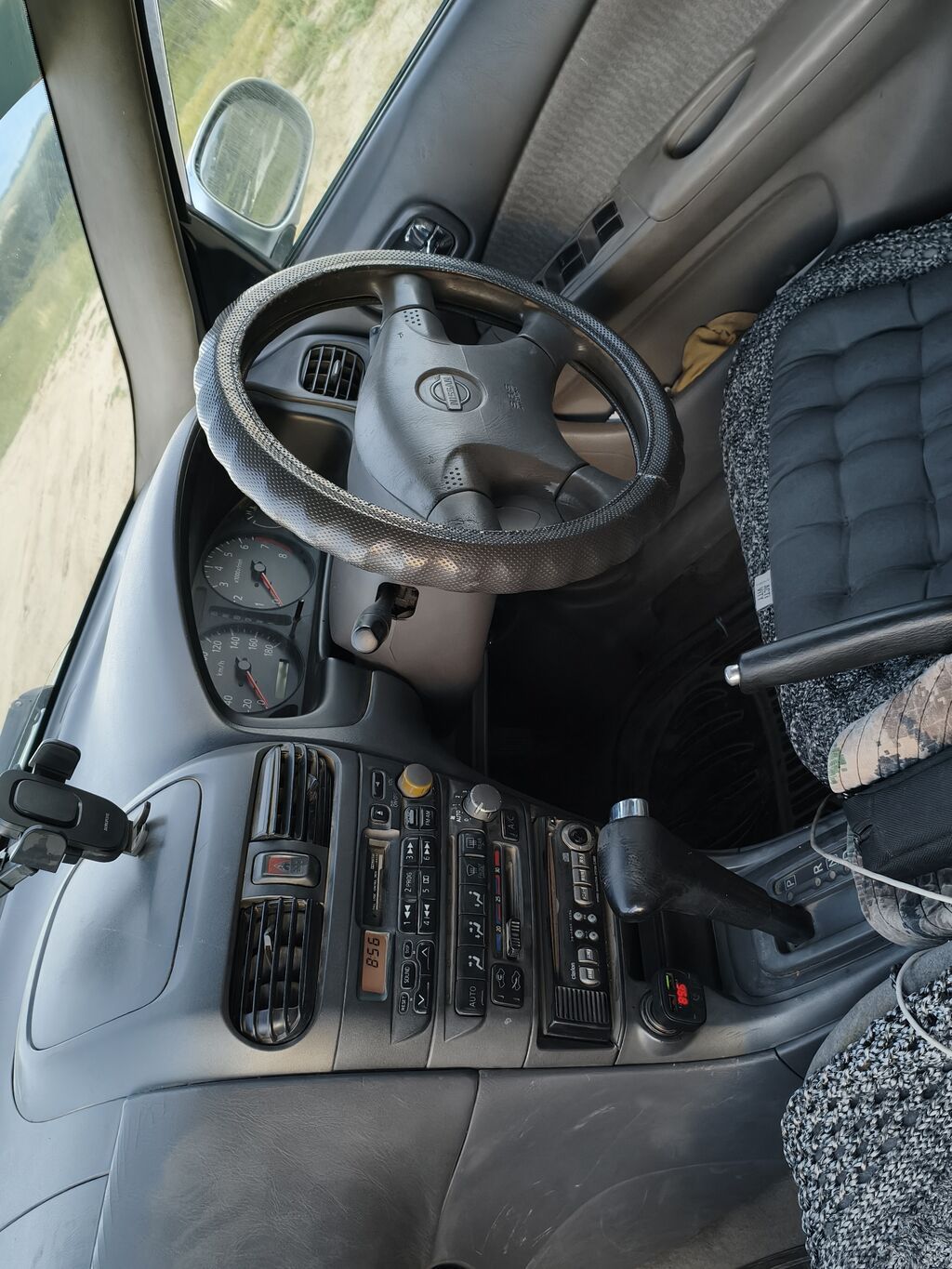 Nissan Sunny: 2000 г., 1.5 л, Автомат, Бензин, Седан — фото 4