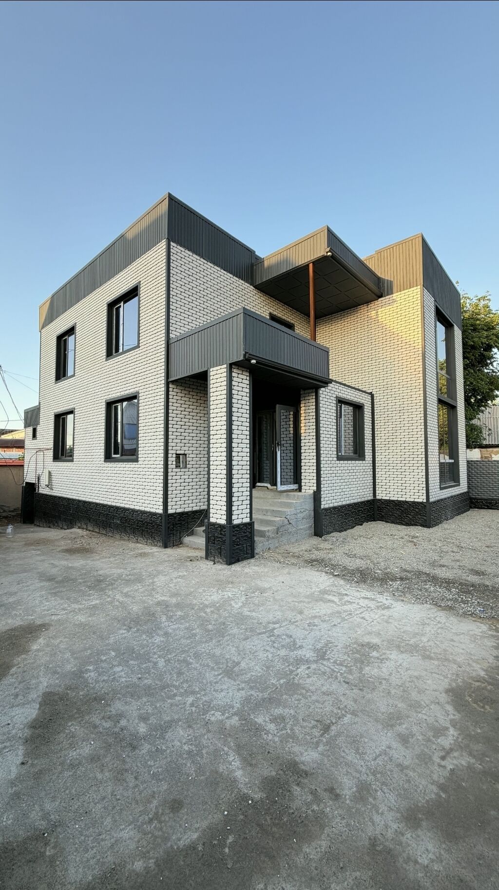 Продается уютный 2-уровневый дом 🏡 📐 Площадь: 190 м² 🌿 Участок: 2,7