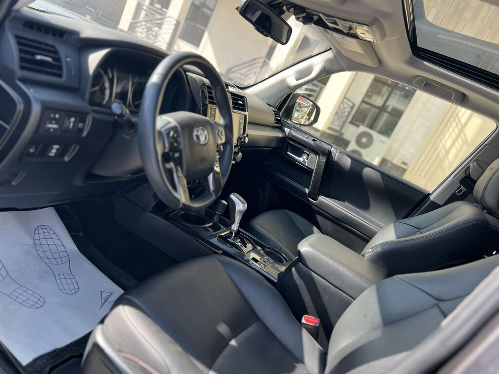 Toyota 4Runner: 2021 г., 4 л, Автомат, Бензин, Внедорожник: фото 7