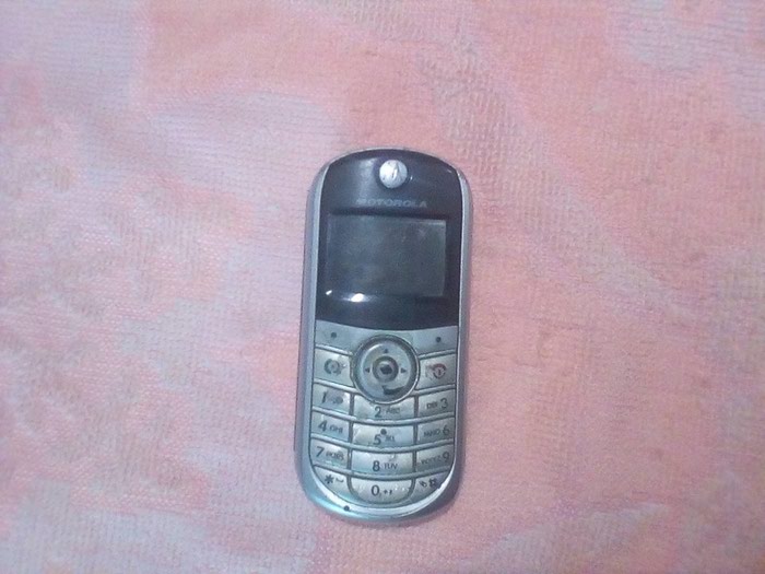 Motorola: Motorla ,radi na sve mreze,,sa punjacem na lalafo.rs Motorla ,radi na sve mreze,,sa punjacem - Beograd