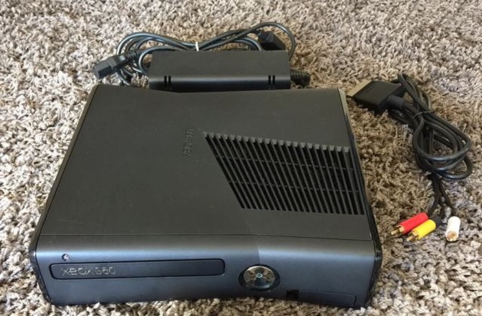 Xbox 360 & Xbox: Xbox 360 άριστο με όλα τα καλώδια του σε lalafo.gr Xbox 360 άριστο με όλα τα καλώδια του σε Αθήνα