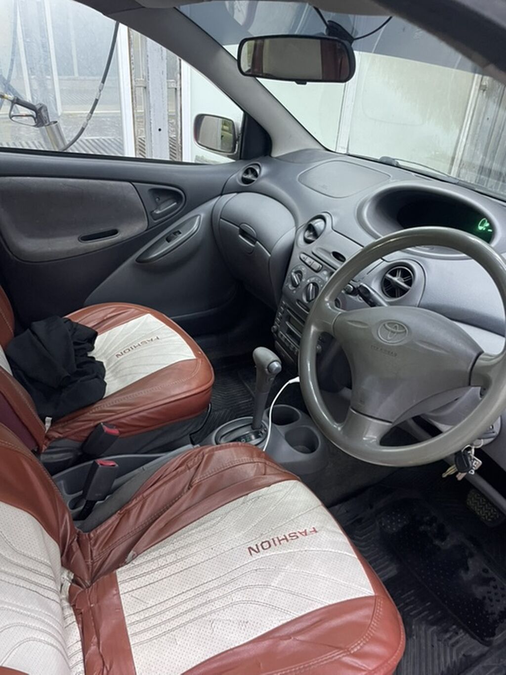 Toyota Vitz: 2000 г., 1 л, Автомат, Бензин, Хэтчбэк: фото 6