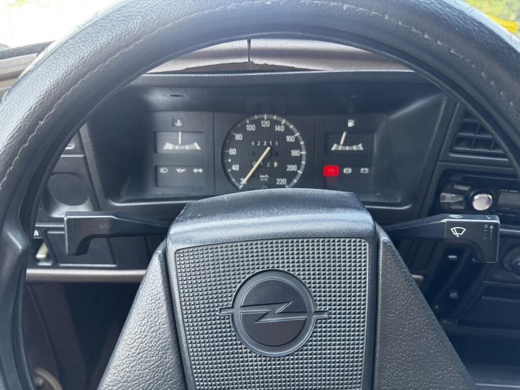 Opel Ascona: 1987 г., 1.6 л, Механика, Бензин, Седан: фото 5