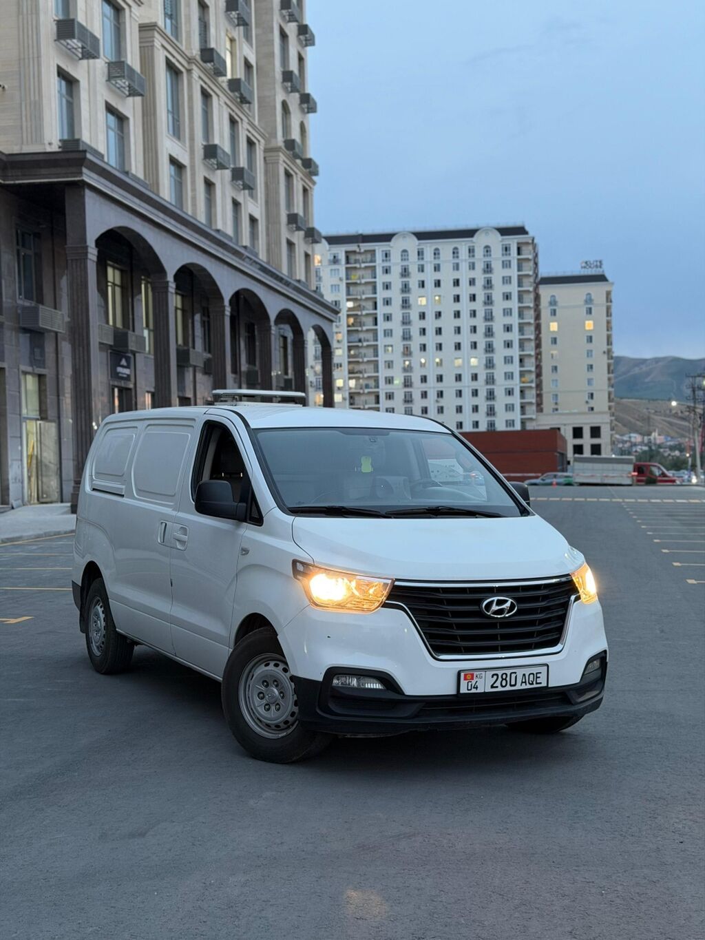Hyundai Starex: 2018 г., 2.5 л, Автомат, Дизель, Фургон — фото 5