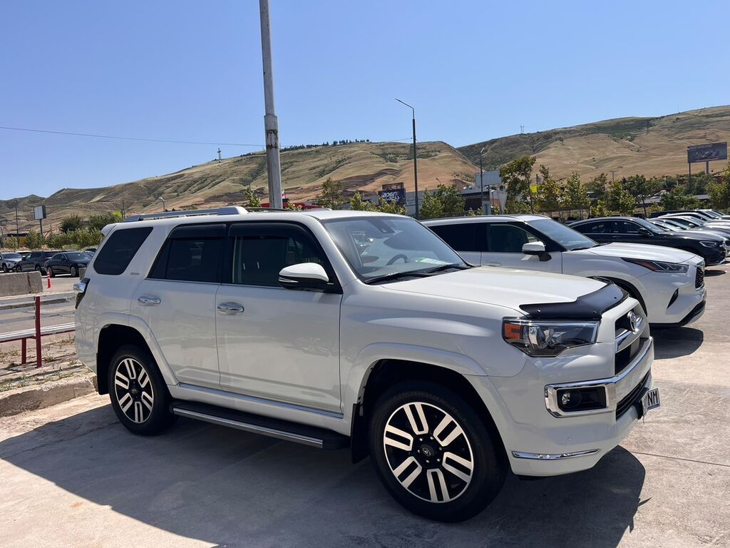 Toyota 4Runner: 2022 г., 4 л, Автомат, Бензин, Внедорожник: фото 3