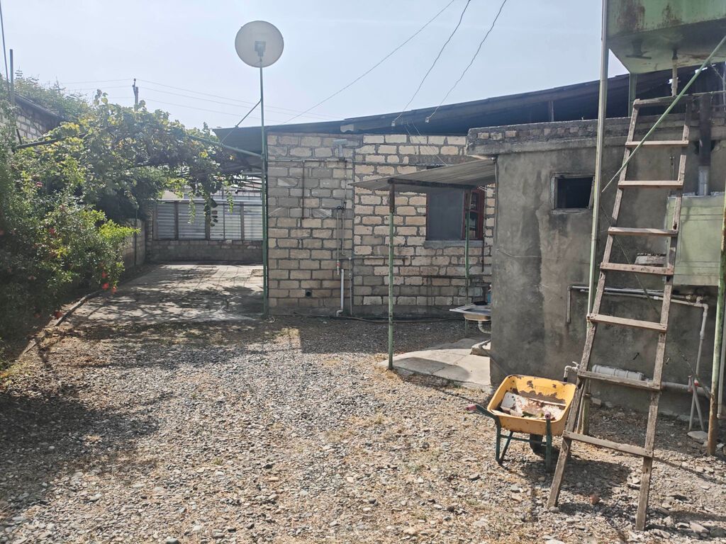 400 kv. m, 3 otaqlı, Qaz, Su, İşıq