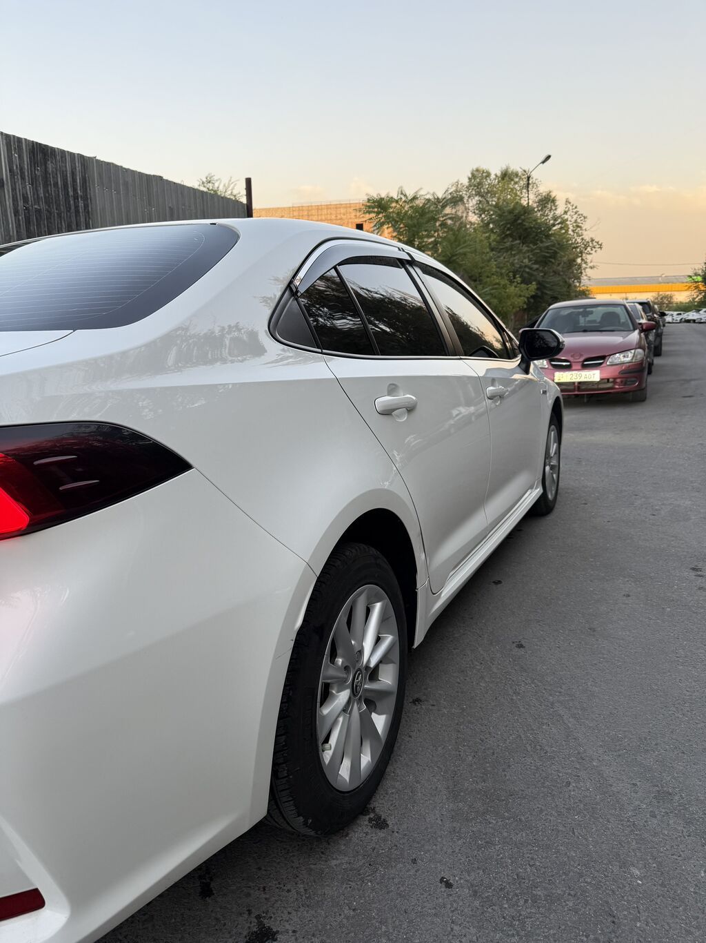 Toyota Corolla: 2020 г., Гибрид, Седан: фото 4