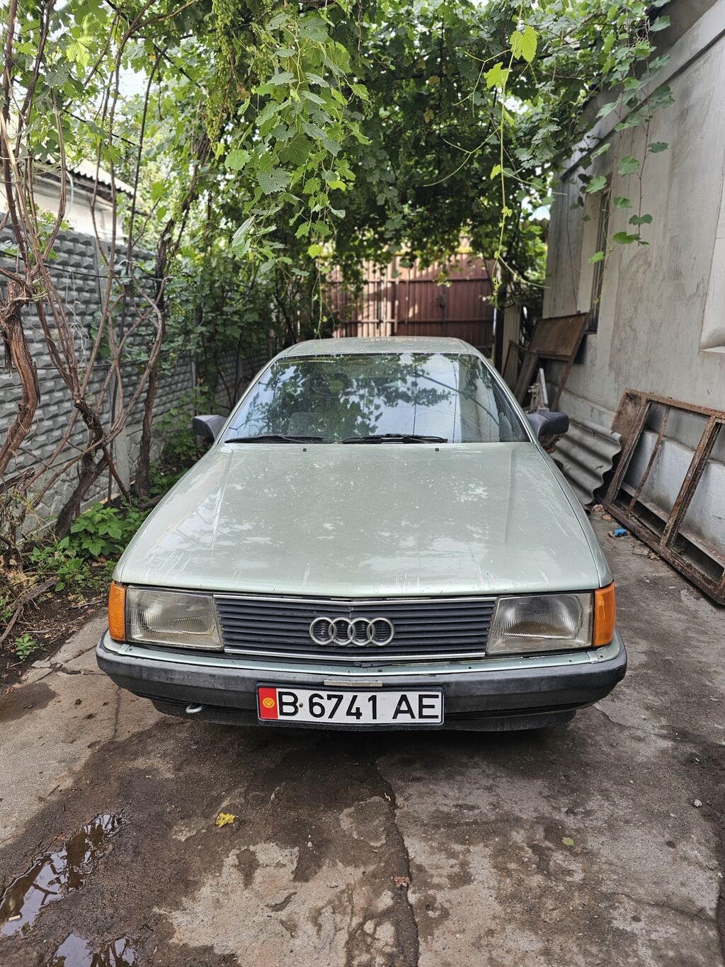 Audi 100: 1984 г., 1.8 л, Механика, Бензин, Седан: фото 3