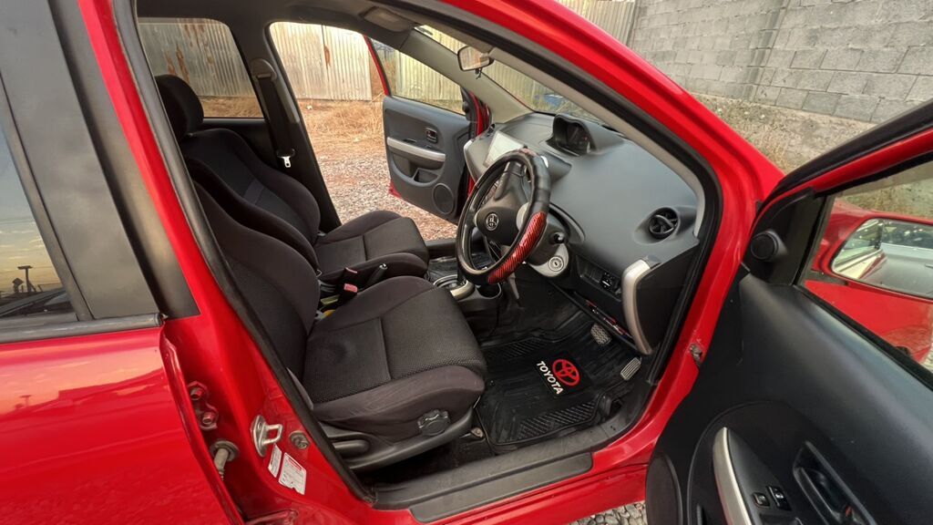 Toyota Ist: 2003 г., 1.3 л, Автомат, Бензин, Хэтчбэк: фото 6