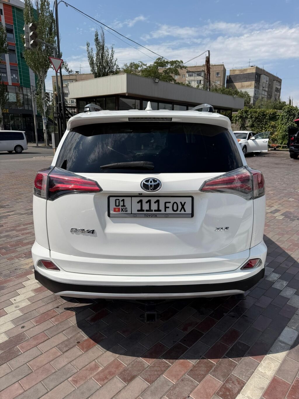Toyota RAV4: 2017 г., 2.5 л, Автомат, Бензин, Кроссовер: фото 2