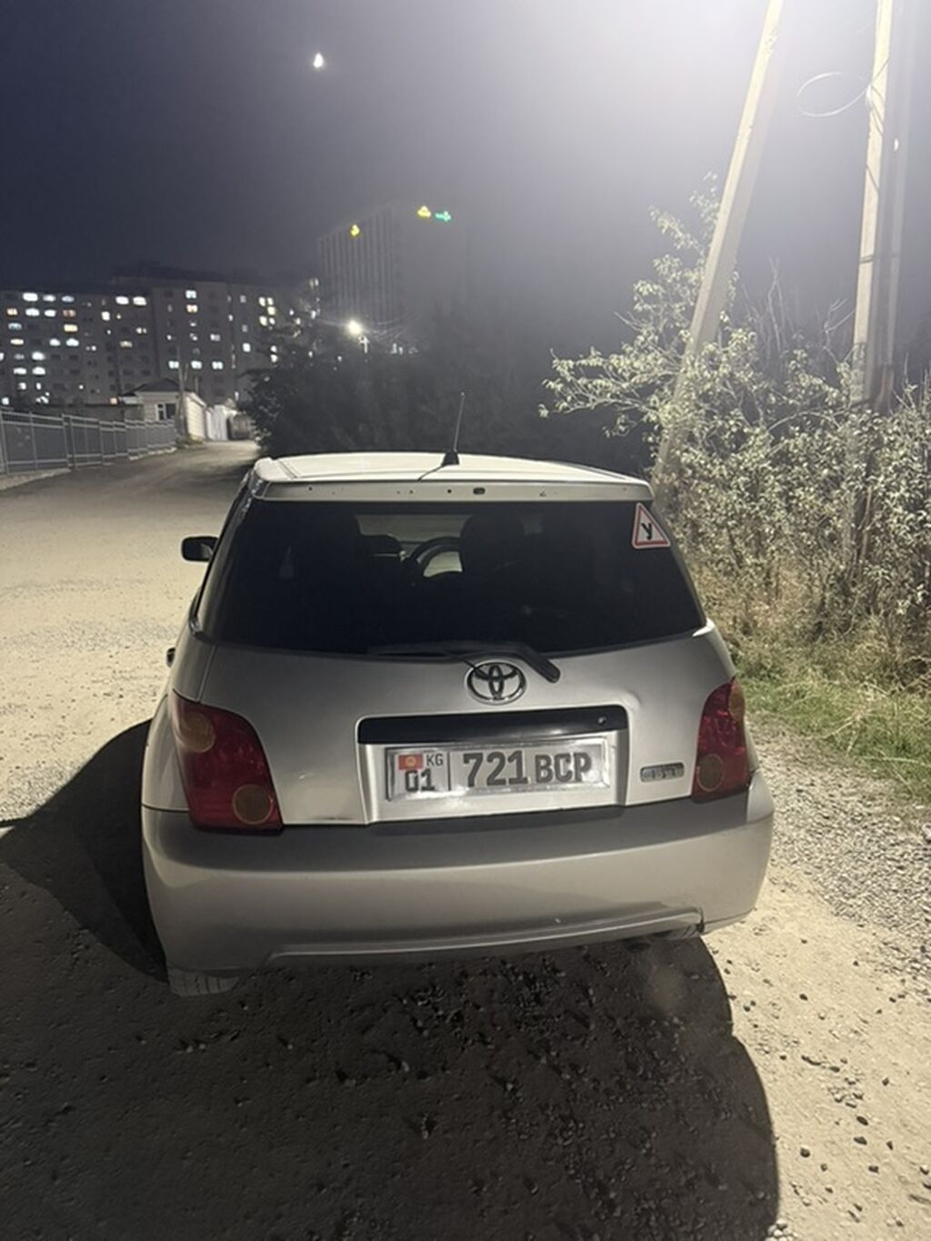 Продается Toyota Ist, 2004 г., хэтчбэк, Бишкек: фото 4