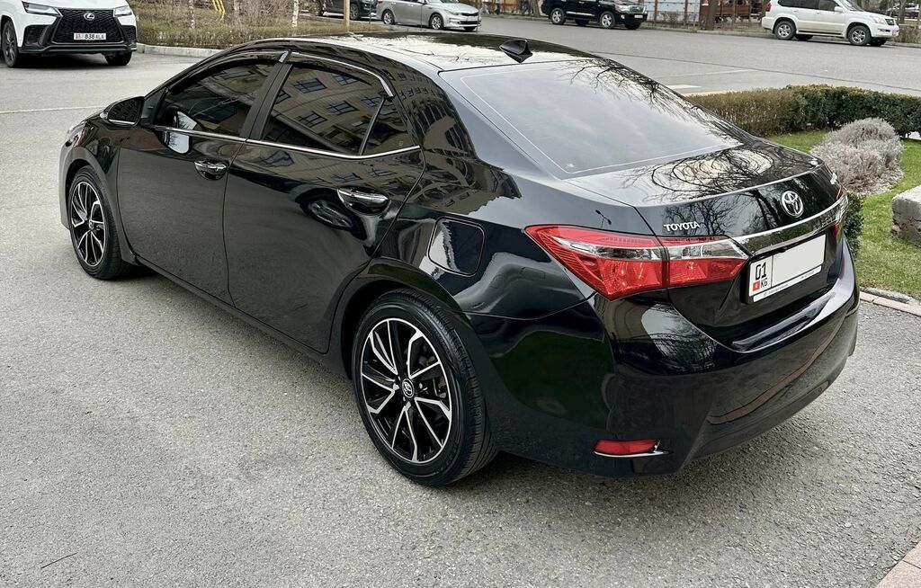 Toyota Corolla: 2019 г., 1.2 л, Автомат, Бензин, Седан — фото 4