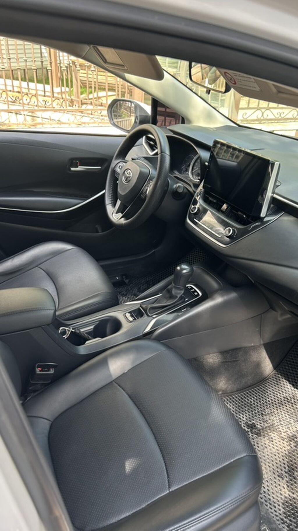 Toyota Corolla: 2019 г., 1.8 л, Вариатор, Гибрид, Седан: фото 6