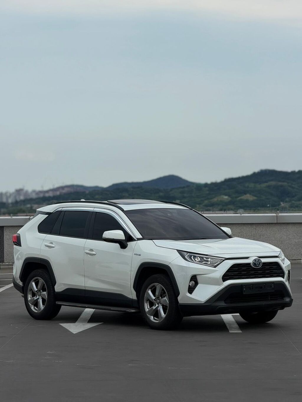 Toyota RAV4: 2020 г., 2.5 л, Автомат, Гибрид, Кроссовер: фото 2