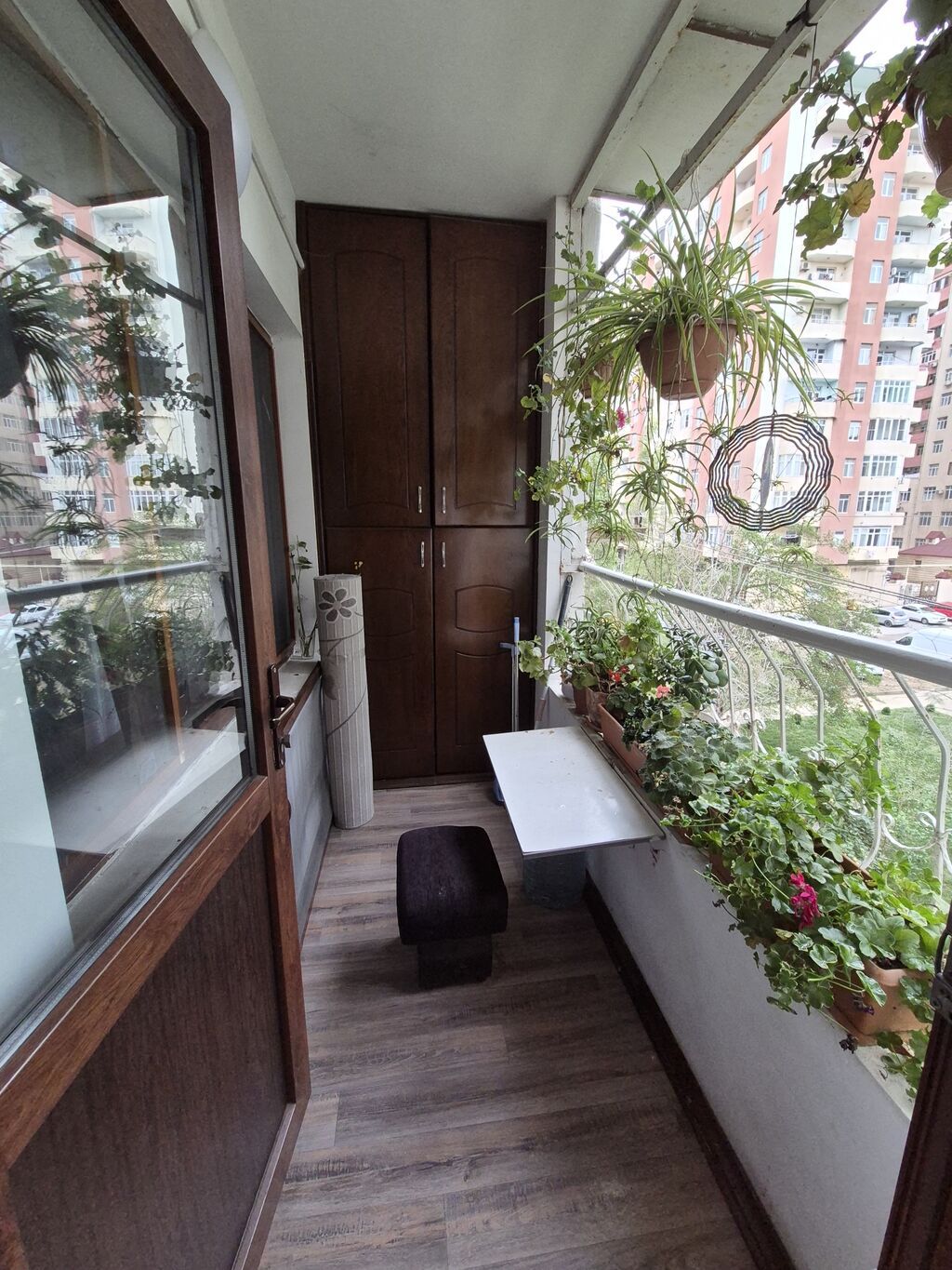 Bakı, 3 otaqlı, Köhnə tikili, m. Xalqlar Dostluğu, 85 kv. m