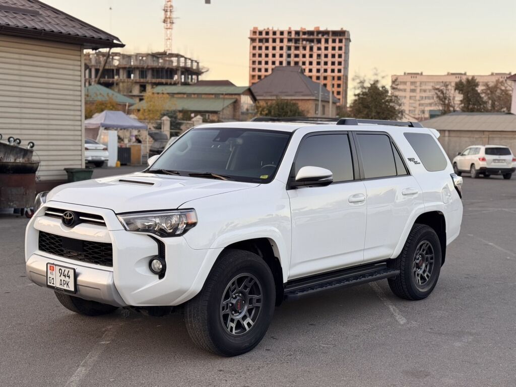 Toyota 4Runner: 2020 г., 4 л, Автомат, Бензин, Внедорожник: фото 3