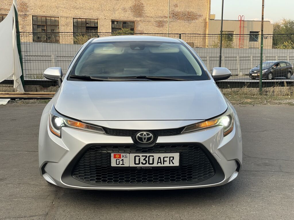 Toyota Corolla: 2021 г., 1.8 л, Вариатор, Бензин, Седан: фото 1
