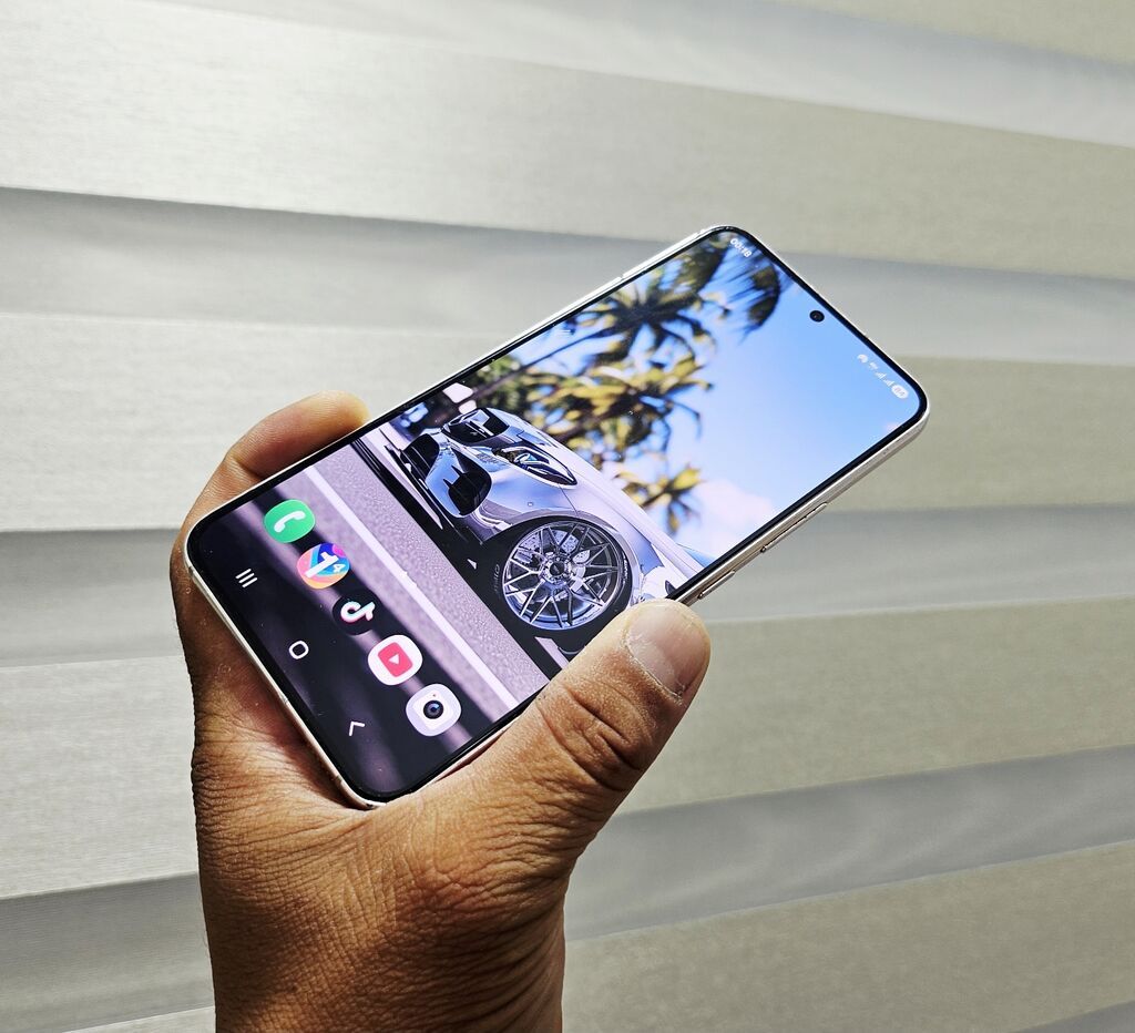 Samsung Galaxy S22, Б/у, 256 ГБ, цвет - Серебристый, 1 SIM, 2 SIM, eSIM — фото 6