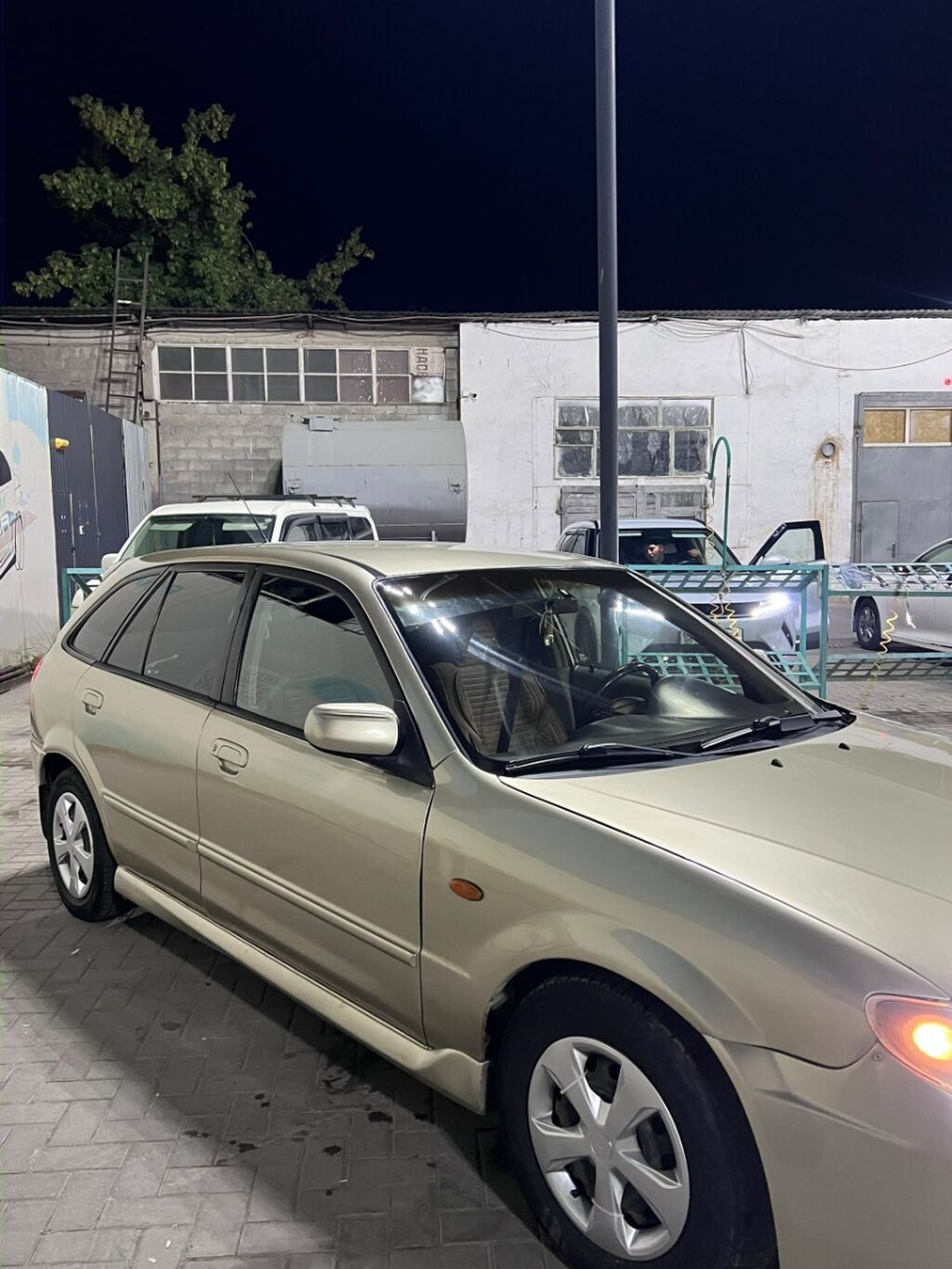 Mazda 323: 2003 г., 1.6 л, Автомат, Бензин, Хэтчбэк: фото 6