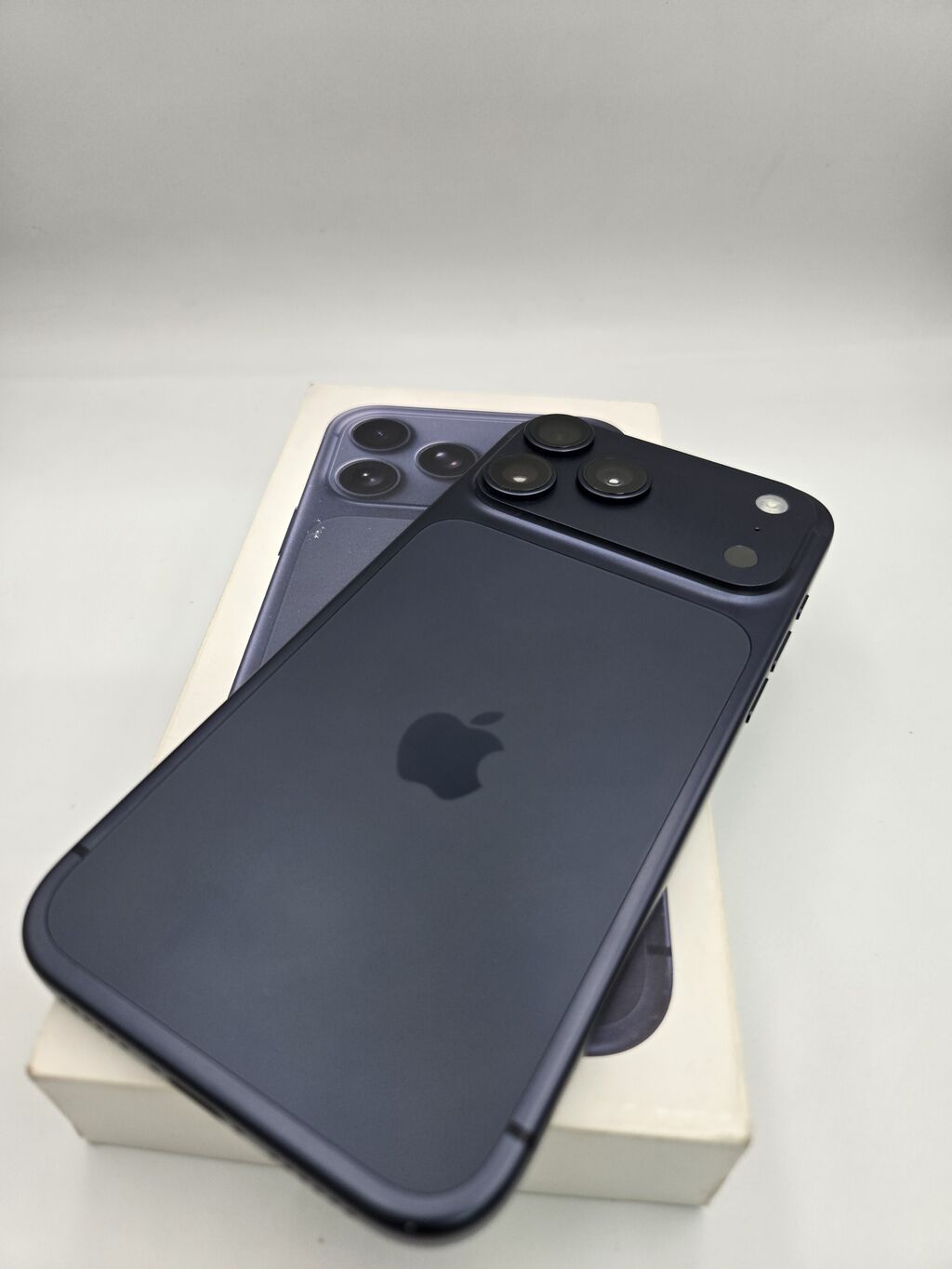 Iphone 17 pro Max 256gb Айфон 17 про макс 256гб! с коробкой Б/У 1 год: фото 2