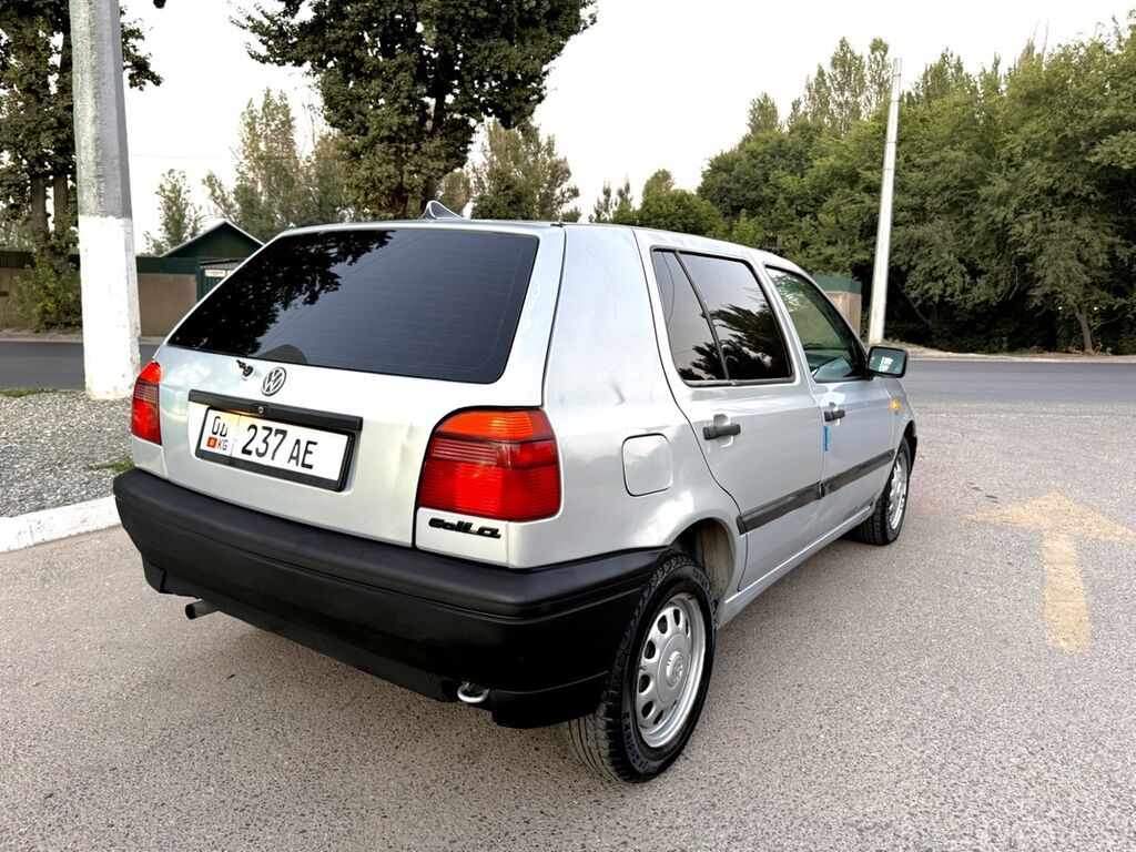 Volkswagen Golf: 1994 г., 1.6 л, Механика, Бензин, Хэтчбэк: фото 5
