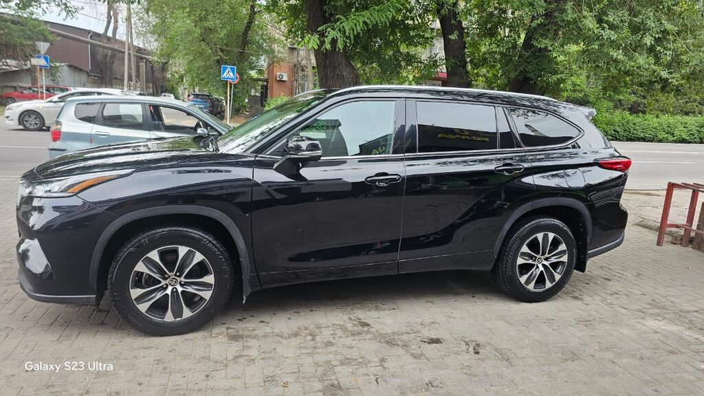 Toyota Highlander: 2021 г., 3.5 л, Бензин, Кроссовер: фото 2