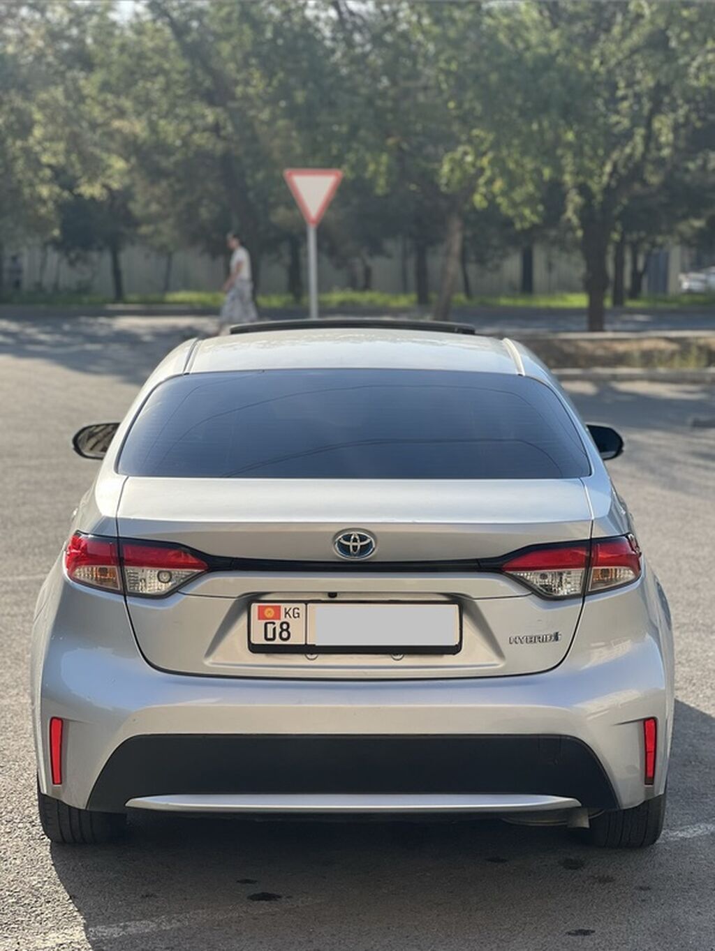 Toyota Corolla: 2020 г., 1.8 л, Вариатор, Гибрид, Седан: фото 5