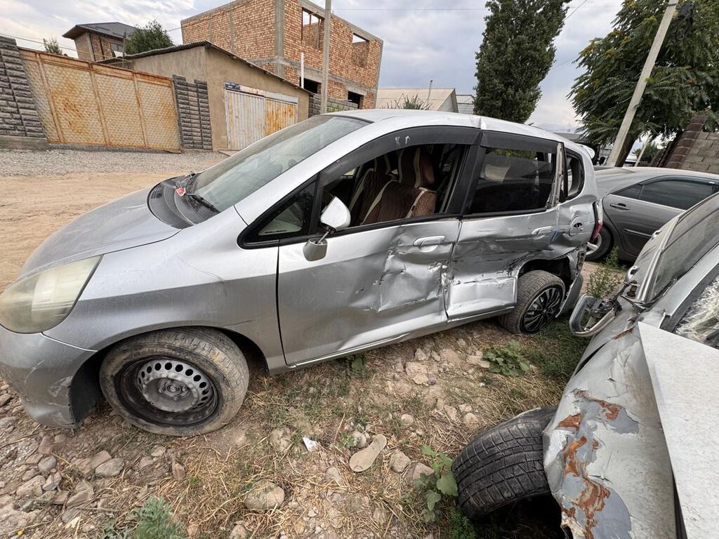 Honda Fit: 2006 г., Бензин, Хэтчбэк: фото 3