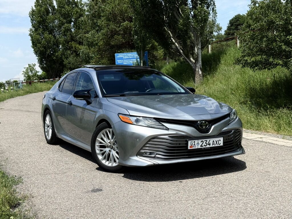 Toyota Camry: 2019 г., 2.5 л, Автомат, Бензин, Седан — фото 1