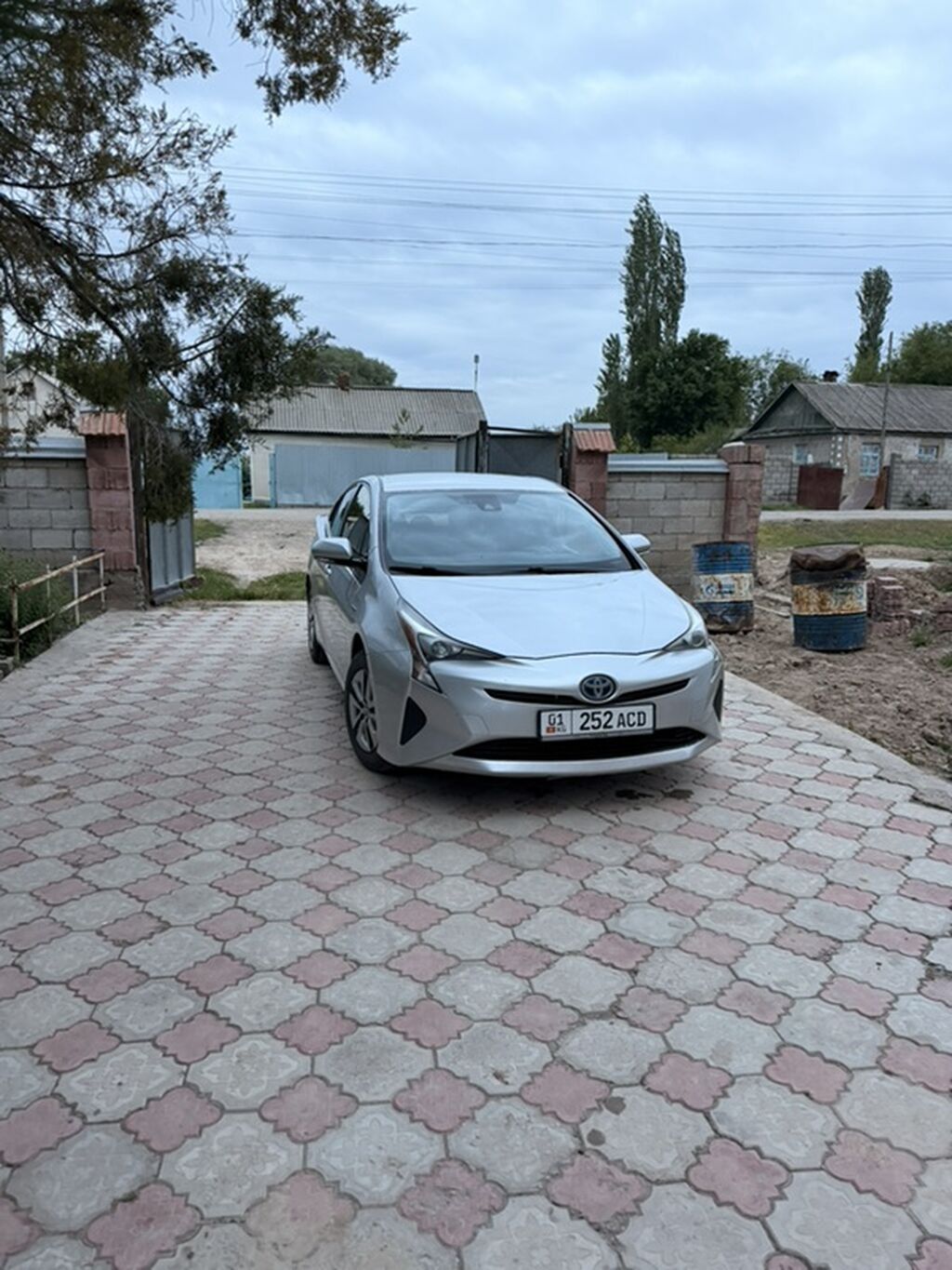 Toyota Prius: 2017 г., Гибрид, Хэтчбэк: фото 1
