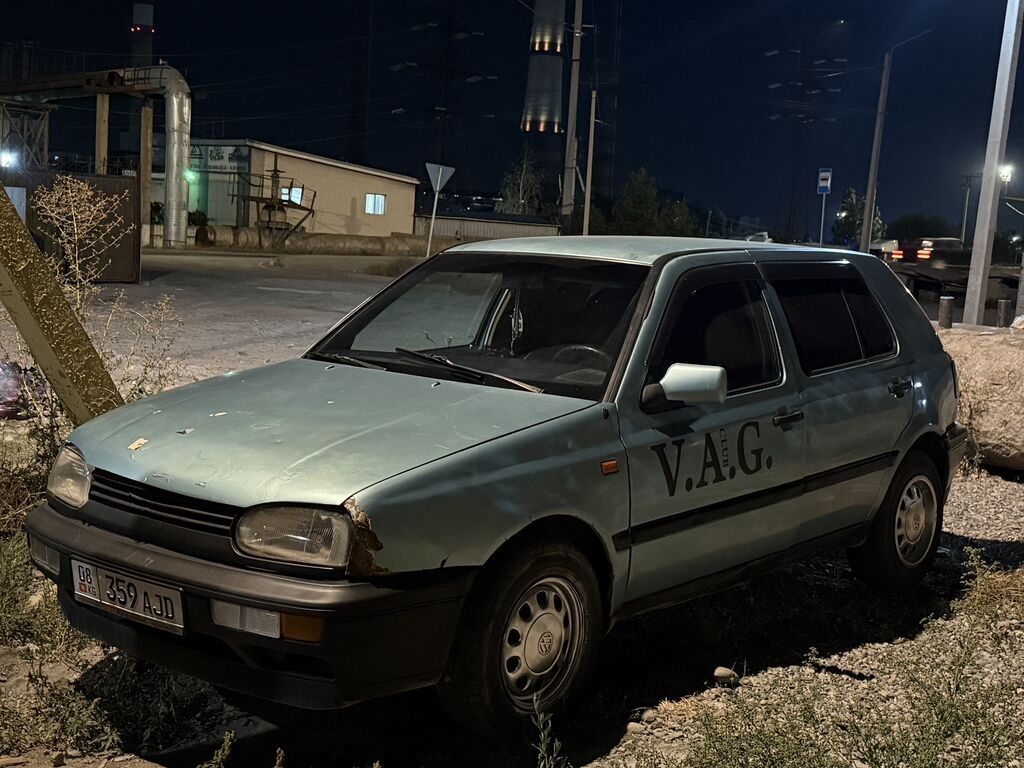 Volkswagen Golf: 1992 г., 1.8 л, Механика, Бензин, Хэтчбэк: фото 3