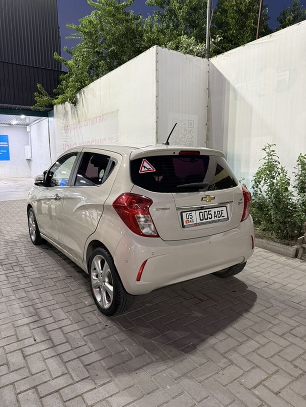 Chevrolet Spark: 2016 г., 1 л, Автомат, Бензин, Хэтчбэк: фото 3