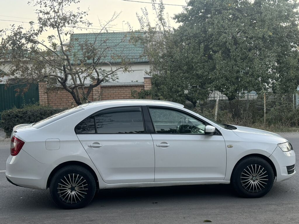 Skoda Rapid: 2016 г., 1.6 л, Автомат, Бензин, Седан: фото 5