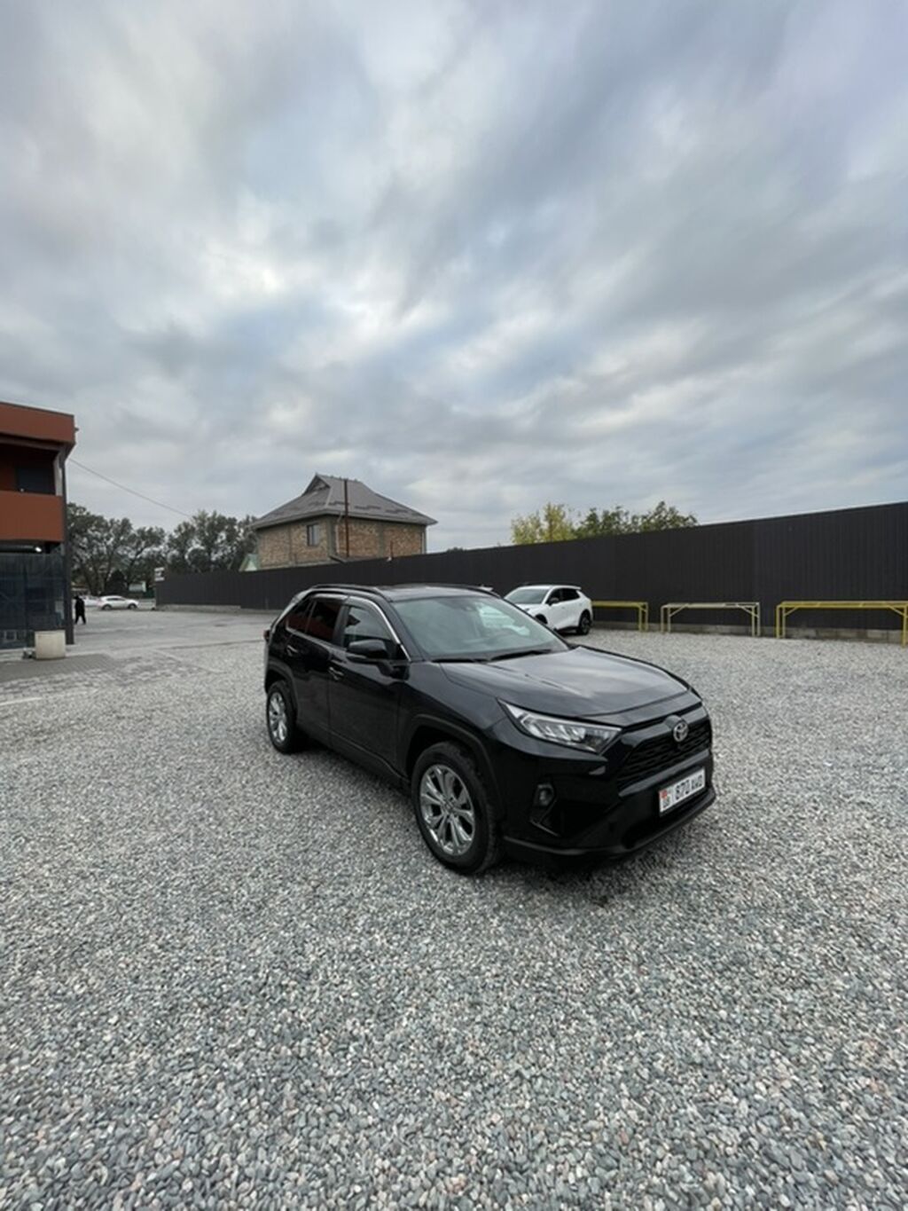 Toyota RAV4: 2023 г., 2 л, Автомат, Бензин, Кроссовер: фото 2