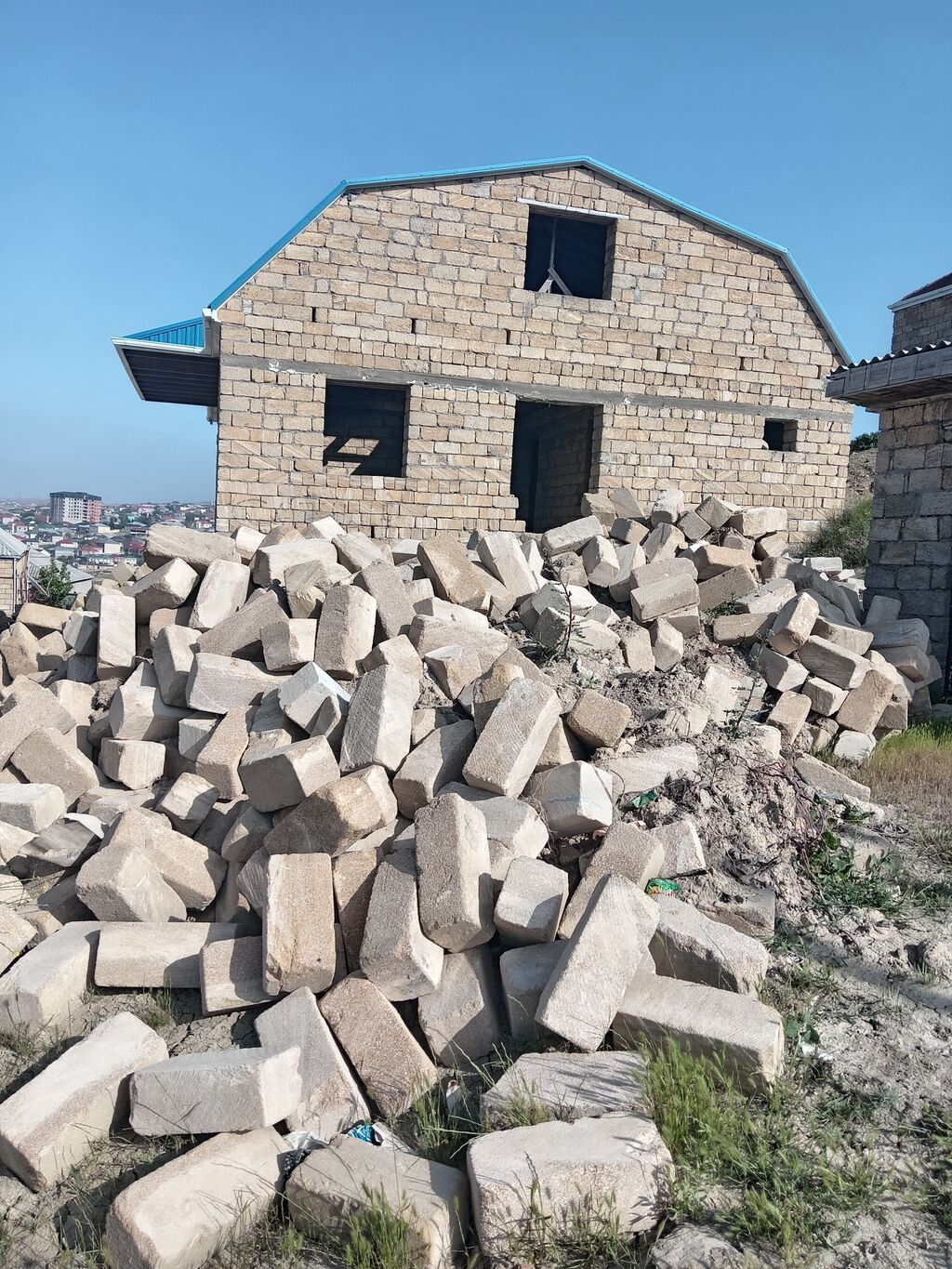 4 otaqlı, 120 kv. m, Təmirsiz