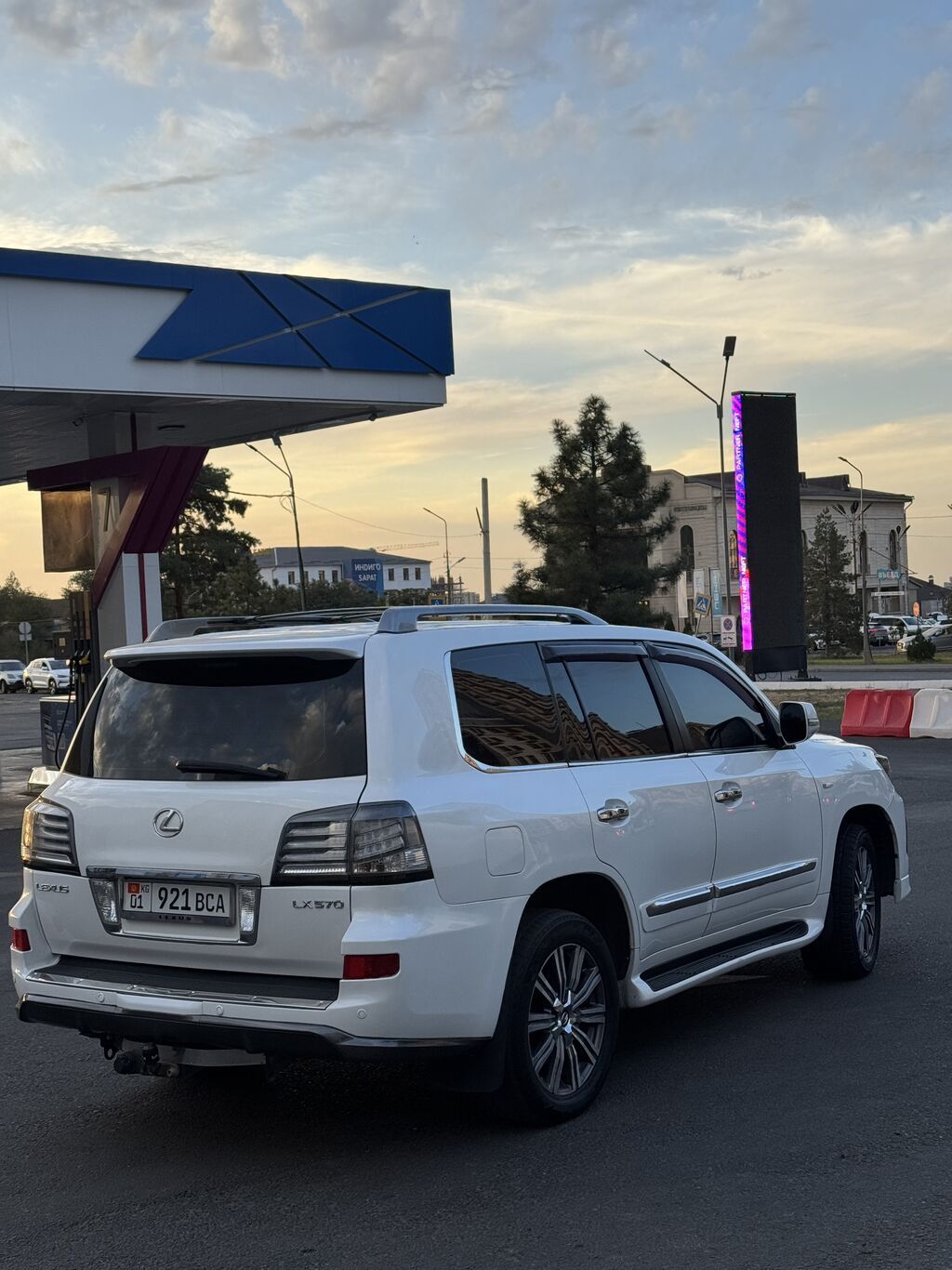 Lexus LX: 2009 г., 5.7 л, Автомат, Бензин, Внедорожник: фото 5