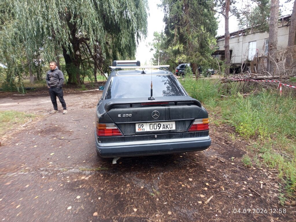 Mercedes-Benz W124: 1990 г., 2 л, Механика, Бензин, Седан: фото 6