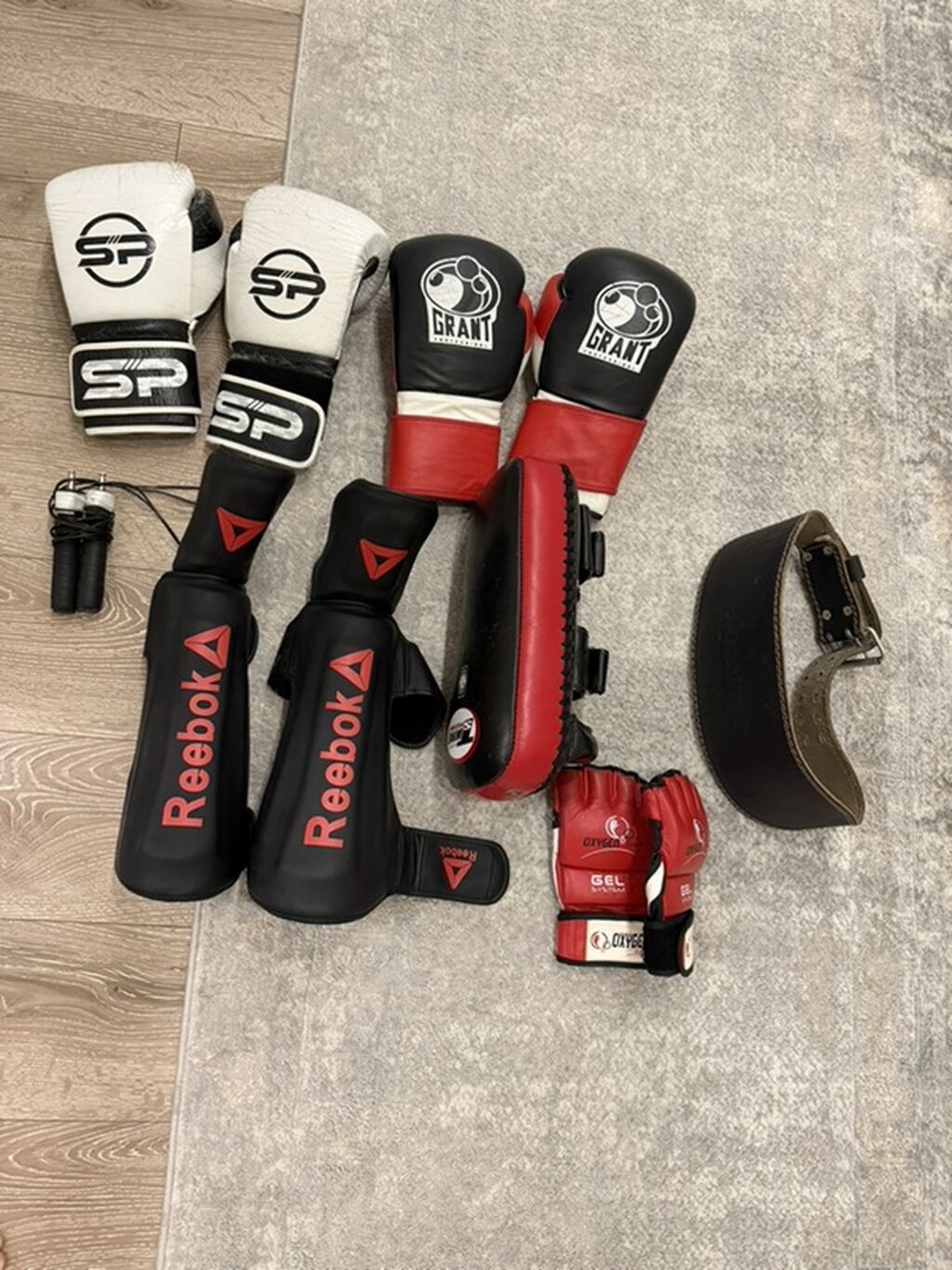 Комплект экипировки для бокса/кикбоксинга/MMA. Срочна продою почти