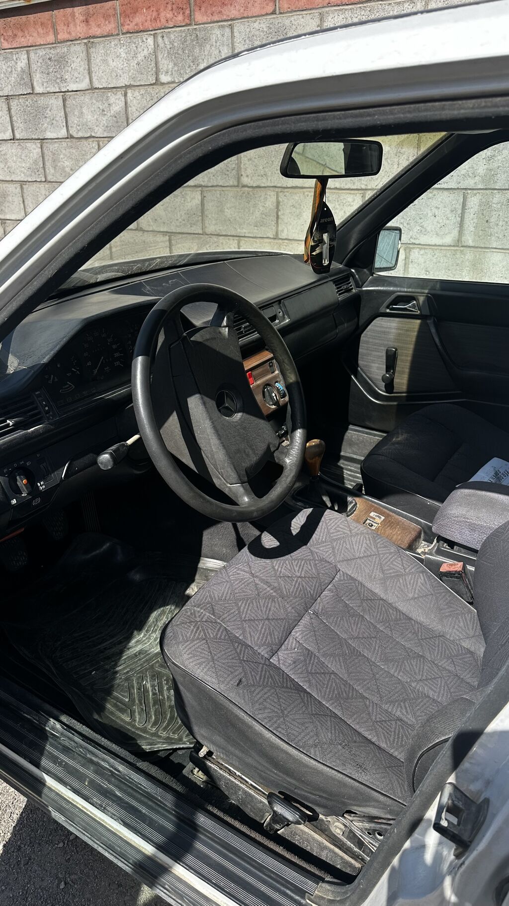 Mercedes-Benz E-Class: 1988 г., 2.3 л, Механика, Бензин, Седан: фото 2