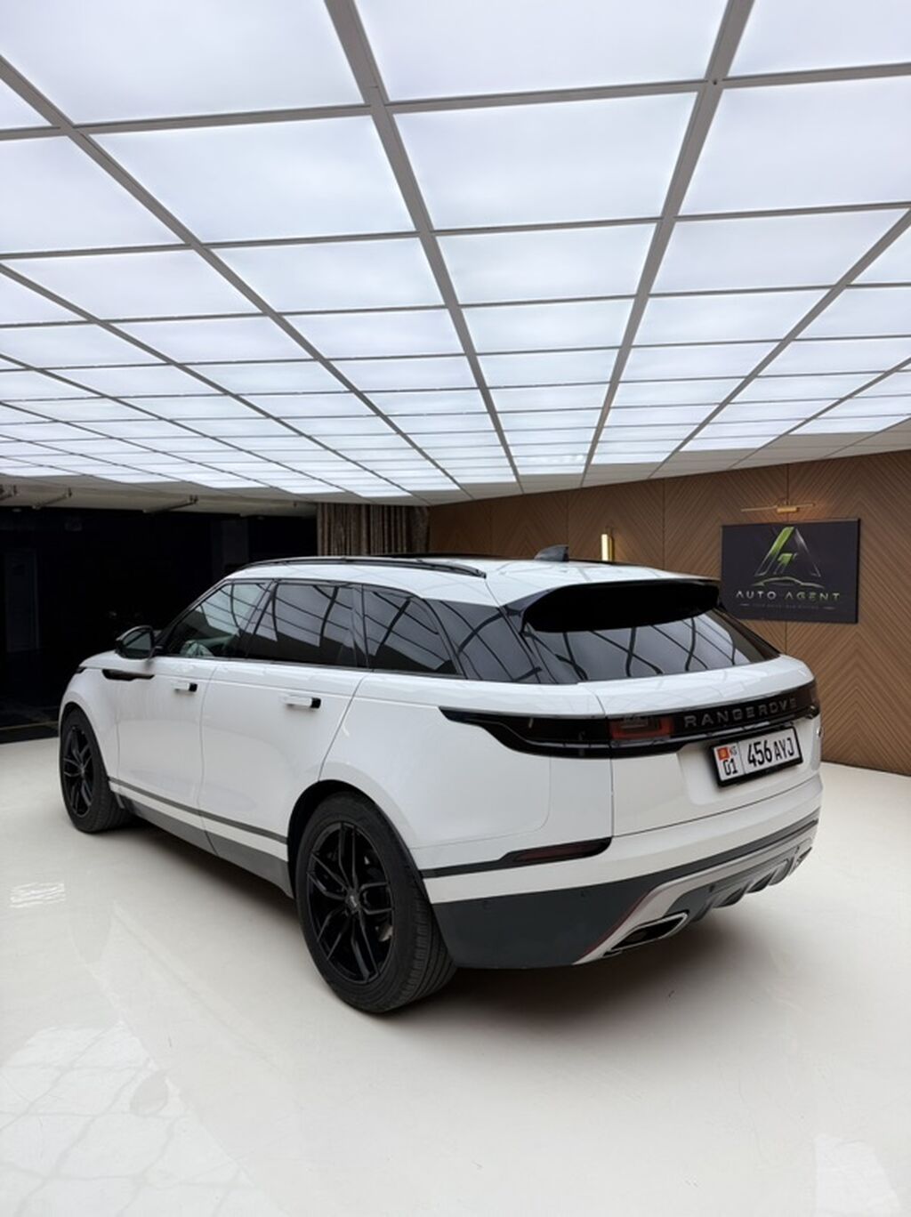 Land Rover Range Rover: 2018 г., 3 л, Автомат, Бензин, Кроссовер — фото 4