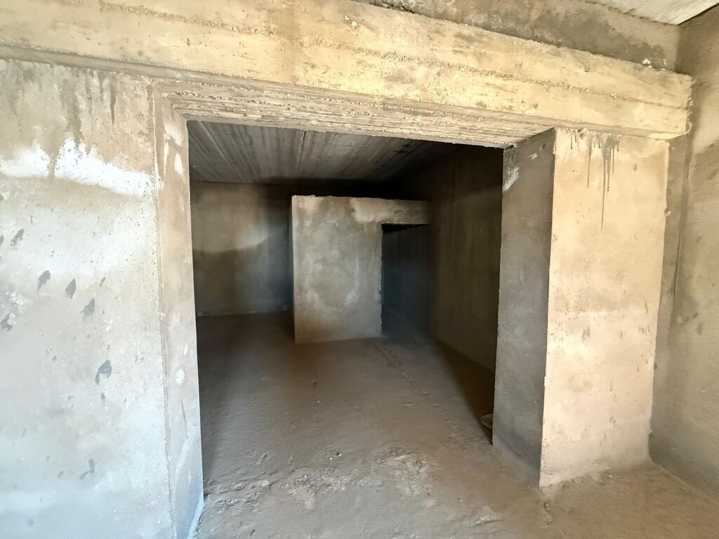 Sumqayıt şəhər 76 cı məhəllədə portağal marketə yaxın yerdə yarı