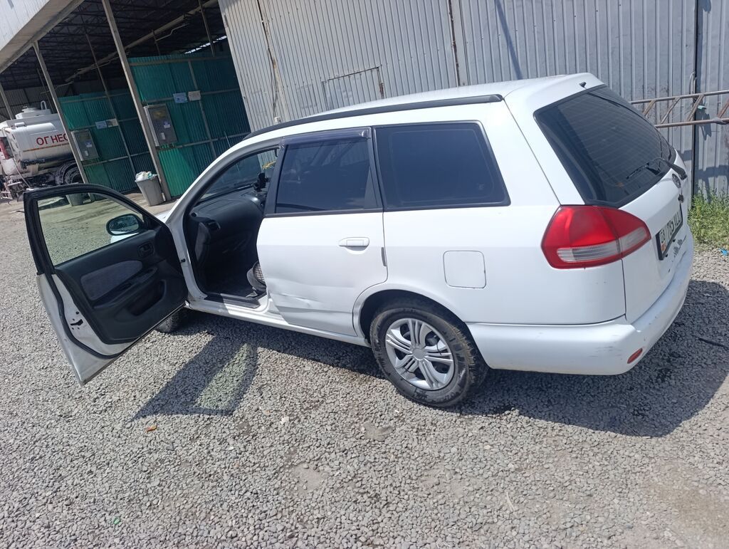 Nissan Wingroad: 2001 г., 1.5 л, Автомат, Бензин, Универсал: фото 2
