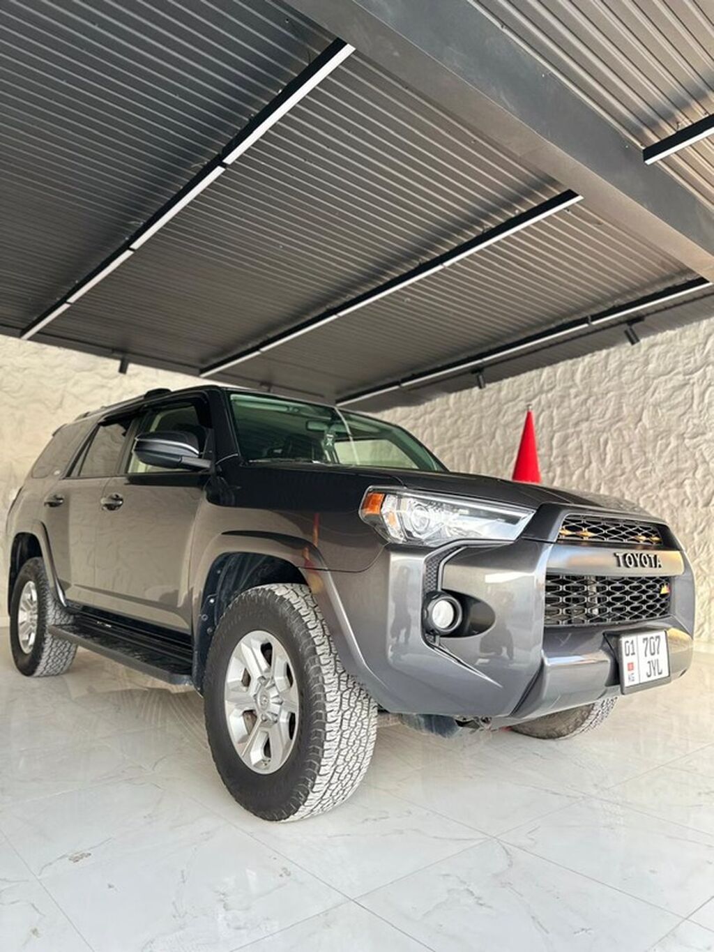 Toyota 4Runner: 2018 г., 4 л, Автомат, Бензин, Внедорожник: фото 2