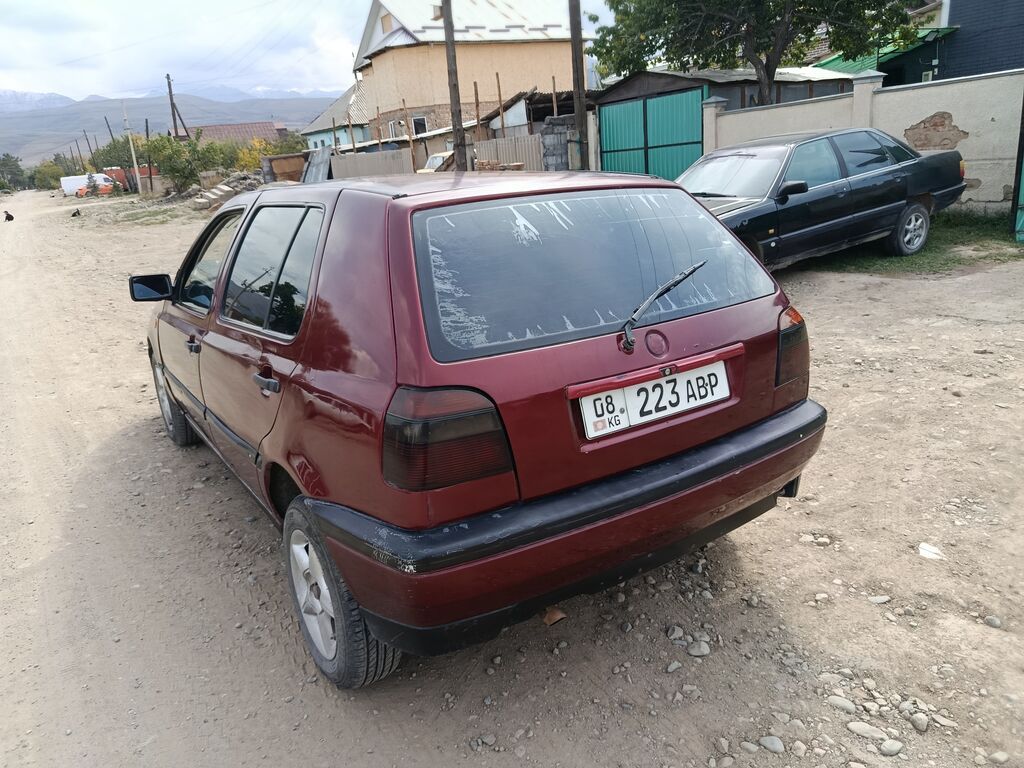 Volkswagen Golf: 1991 г., 1.8 л, Механика, Хэтчбэк: фото 8